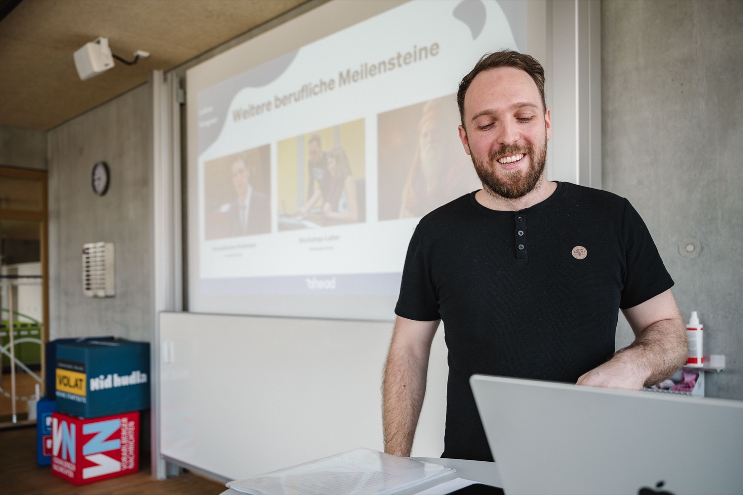Lukas Wagner smiles in front of the screen while showing a live demo